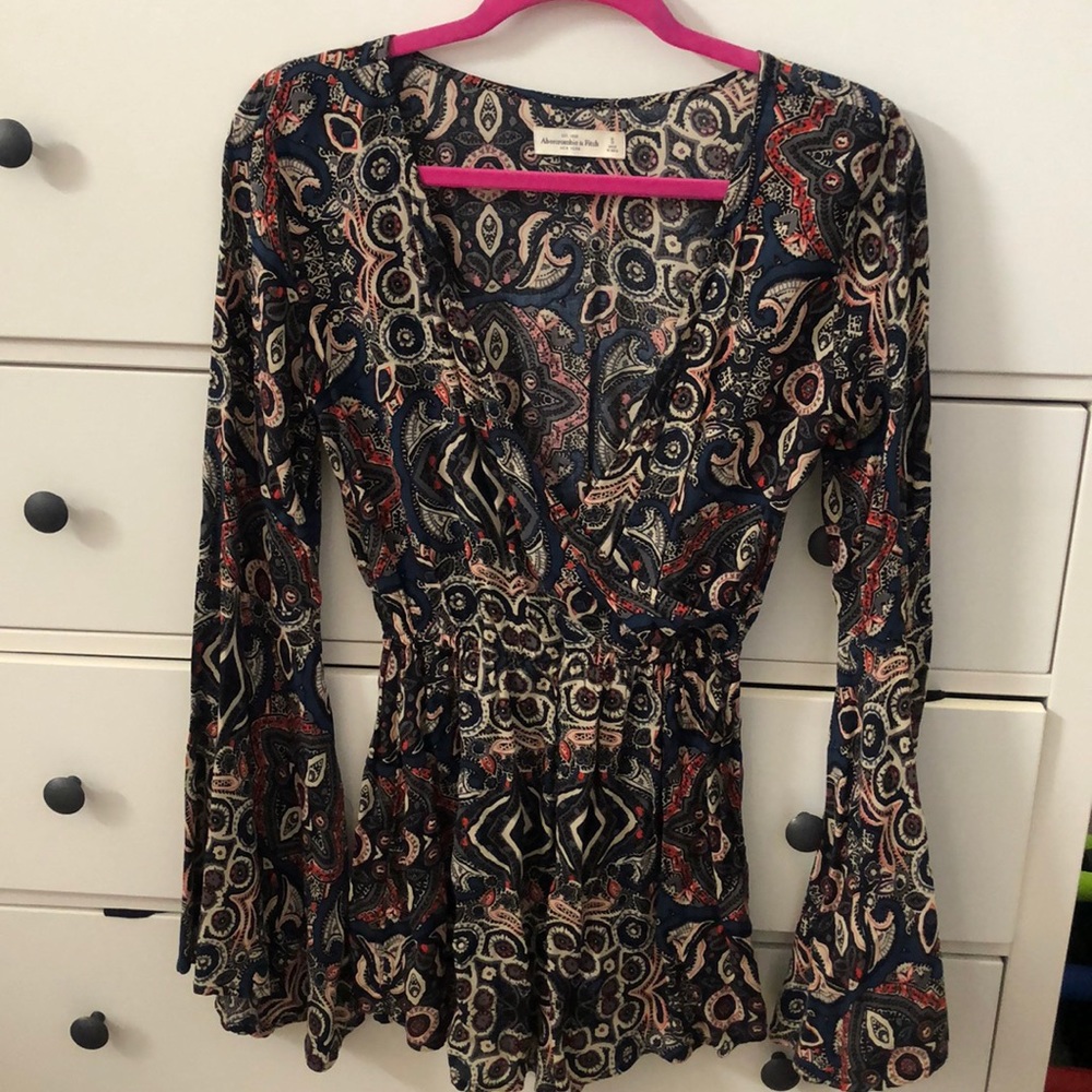 Abercrombie & Fitch bell sleeve romper Small